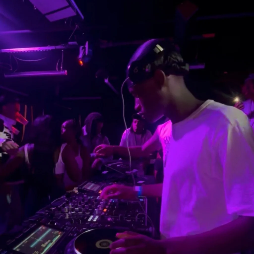 263GSD JD ON DECKS: The Line From Gauteng's Townships to a UK Booth